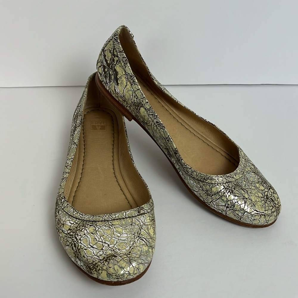 Frye Carson Ballet Flats Sz 9 Crackle Metallic Sliver Cream Preppy Classic